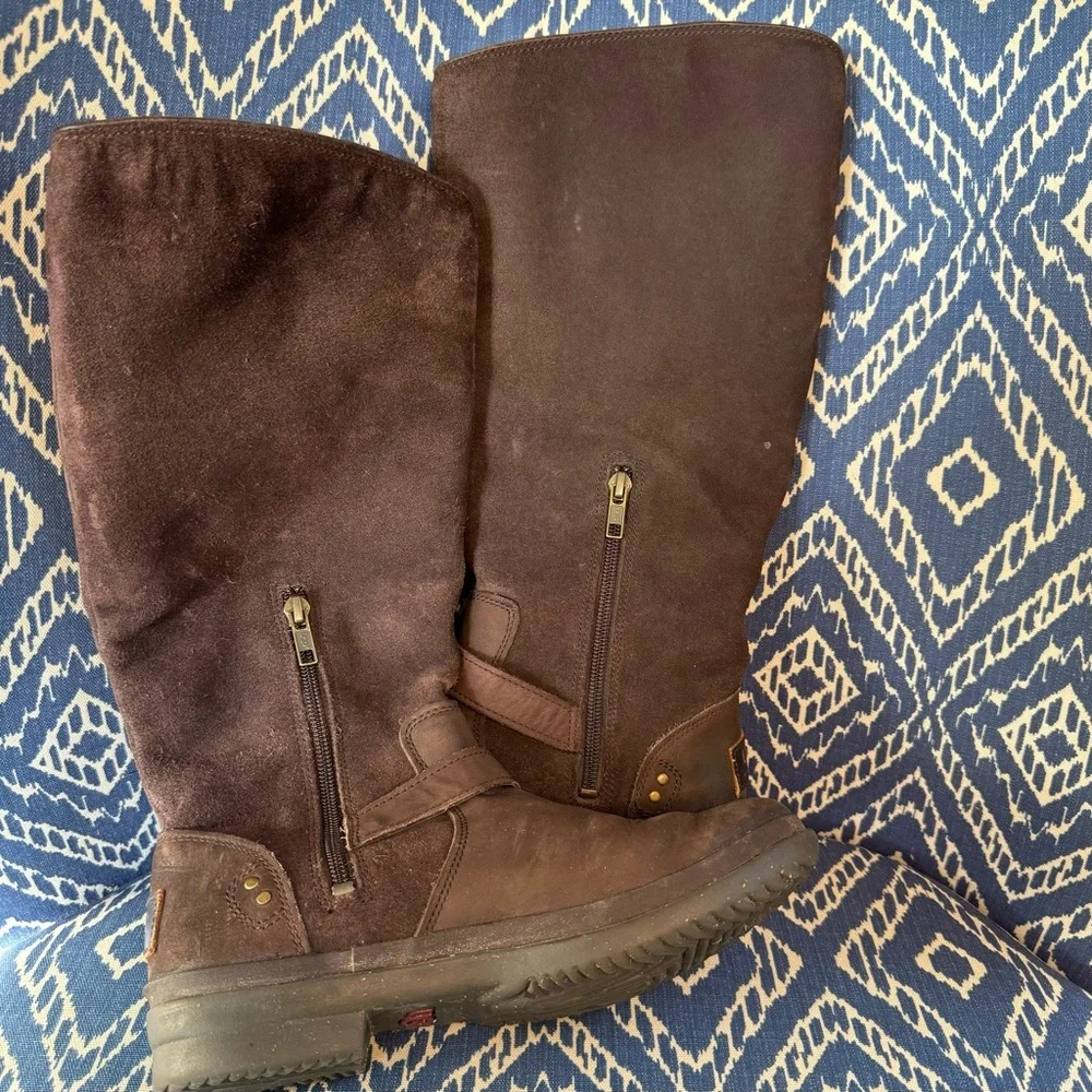 UGG Thomsen Stout Waterproof suede boots, EUC, Size 7‎